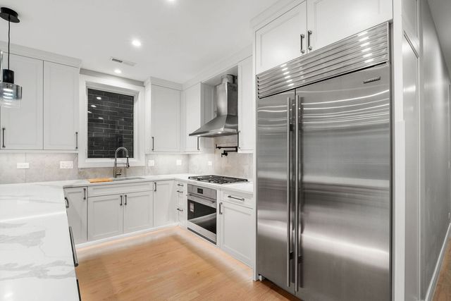2209 W Belmont Avenue 2, Chicago, IL 60618