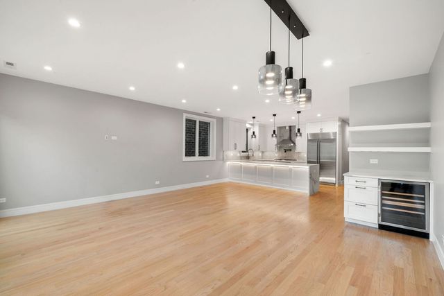 2209 W Belmont Avenue 2, Chicago, IL 60618