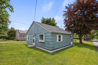 19 Bridge St, Lanesborough, MA 01237