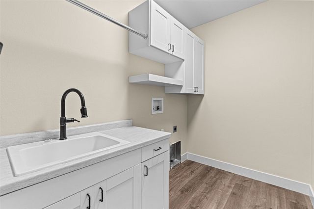 2357 Oak Lane Court SW, Iowa City, IA 52240