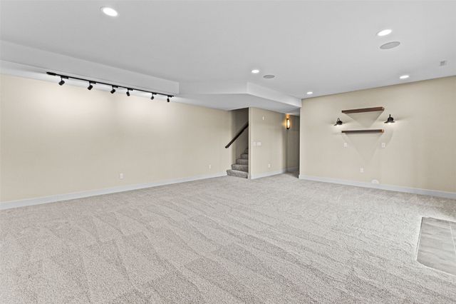 2357 Oak Lane Court SW, Iowa City, IA 52240