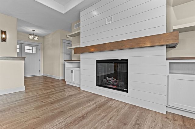 2357 Oak Lane Court SW, Iowa City, IA 52240