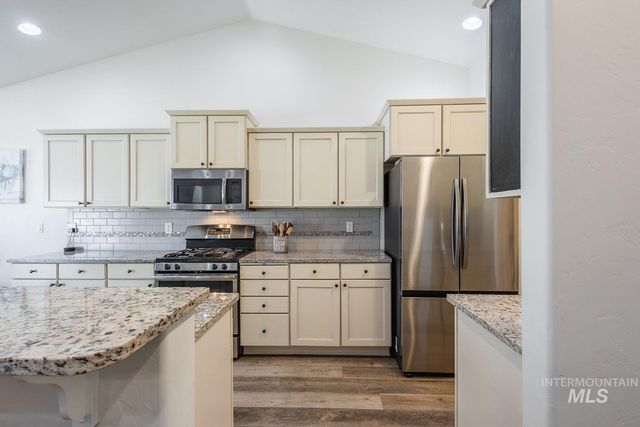 1332 W Raelin Dr, Nampa, ID 83686