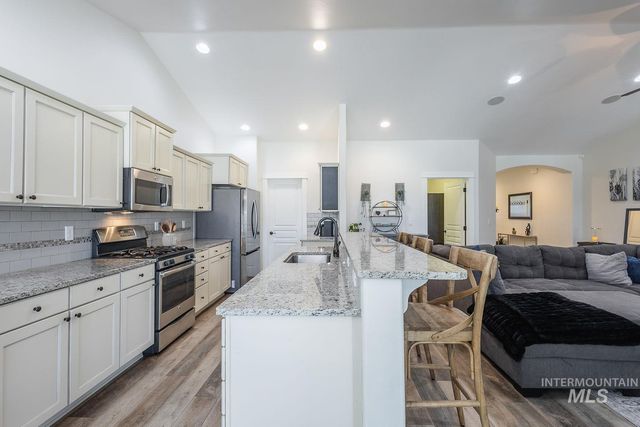 1332 W Raelin Dr, Nampa, ID 83686