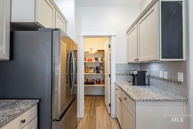 1332 W Raelin Dr, Nampa, ID 83686