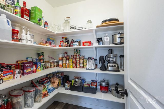 1332 W Raelin Dr, Nampa, ID 83686