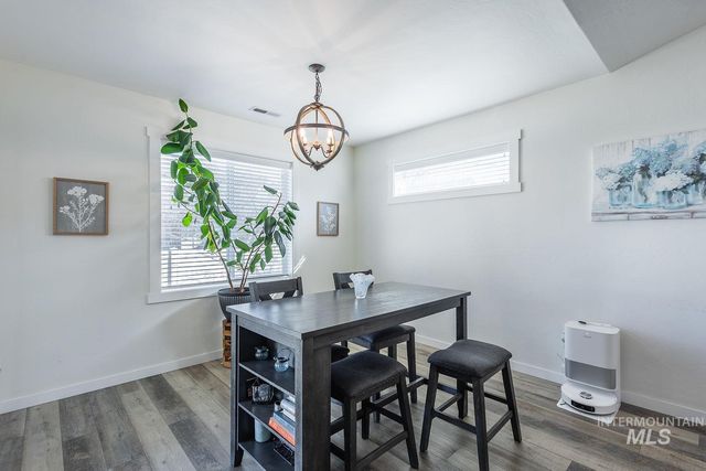 1332 W Raelin Dr, Nampa, ID 83686