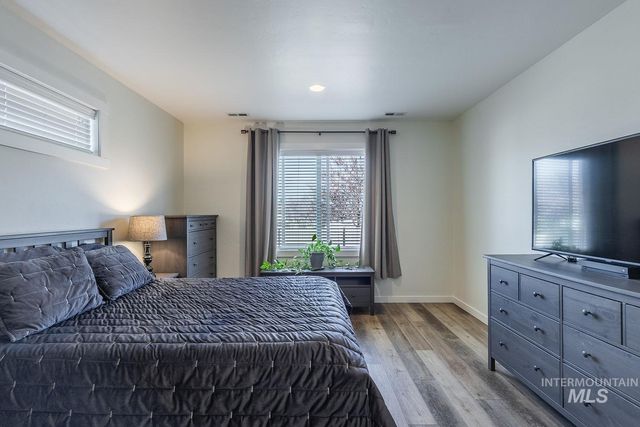 1332 W Raelin Dr, Nampa, ID 83686