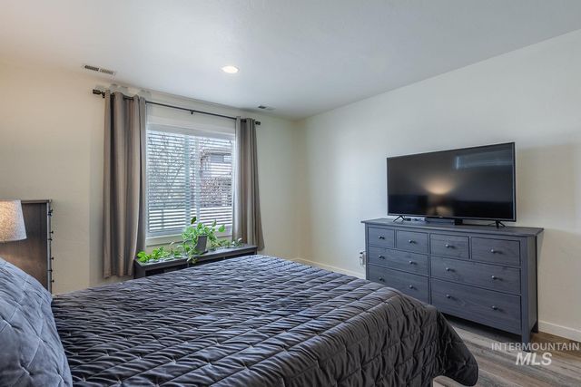 1332 W Raelin Dr, Nampa, ID 83686