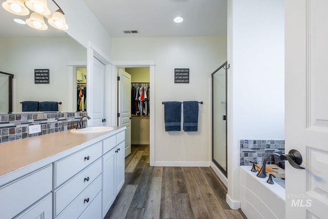 1332 W Raelin Dr, Nampa, ID 83686