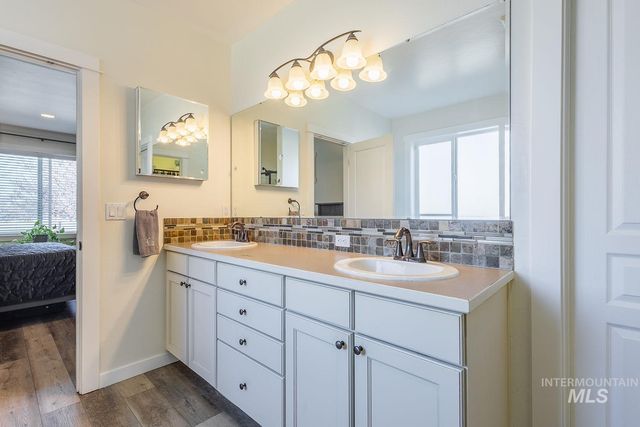 1332 W Raelin Dr, Nampa, ID 83686