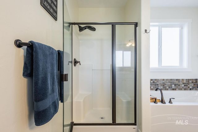 1332 W Raelin Dr, Nampa, ID 83686