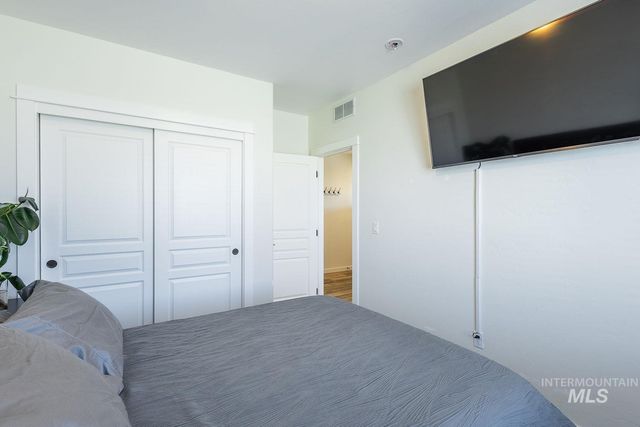 1332 W Raelin Dr, Nampa, ID 83686