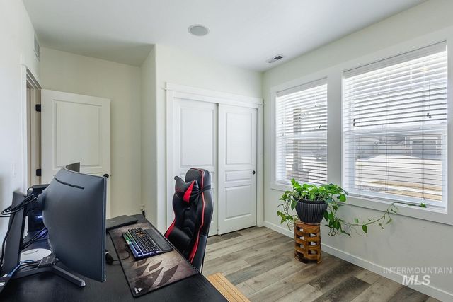 1332 W Raelin Dr, Nampa, ID 83686