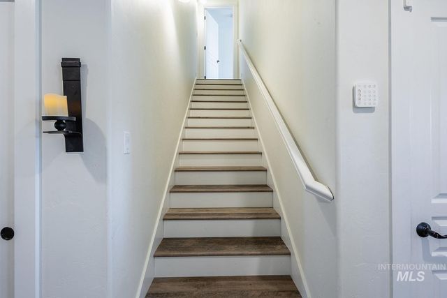 1332 W Raelin Dr, Nampa, ID 83686