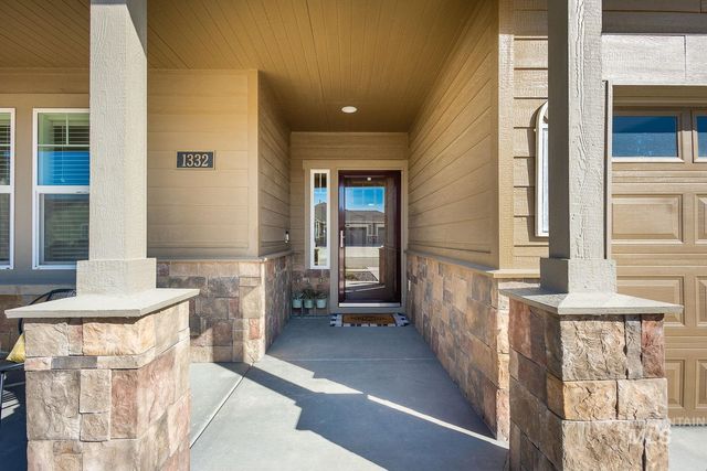 1332 W Raelin Dr, Nampa, ID 83686