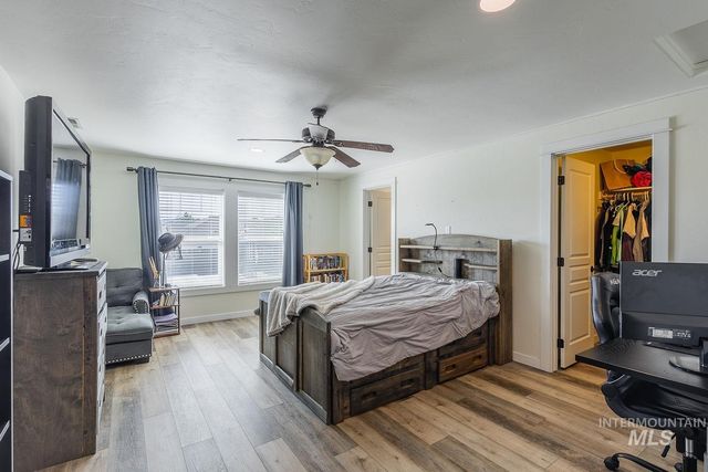 1332 W Raelin Dr, Nampa, ID 83686