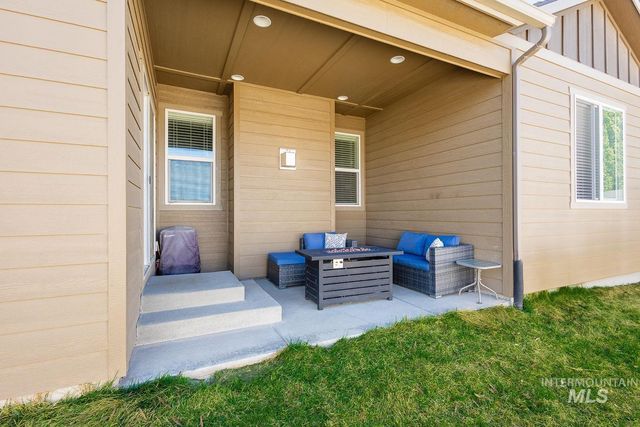 1332 W Raelin Dr, Nampa, ID 83686