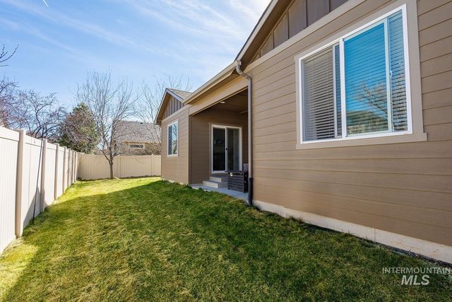 1332 W Raelin Dr, Nampa, ID 83686
