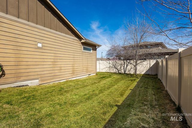 1332 W Raelin Dr, Nampa, ID 83686
