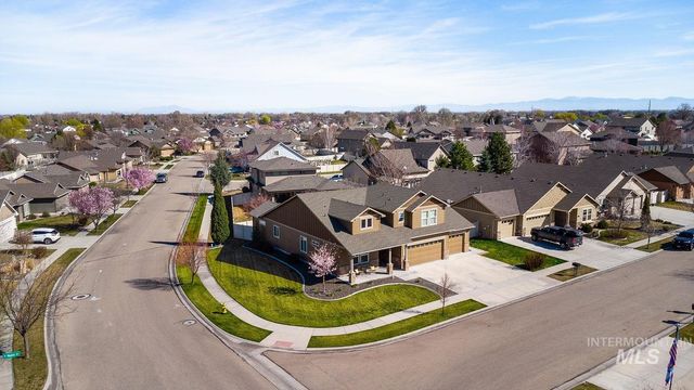 1332 W Raelin Dr, Nampa, ID 83686