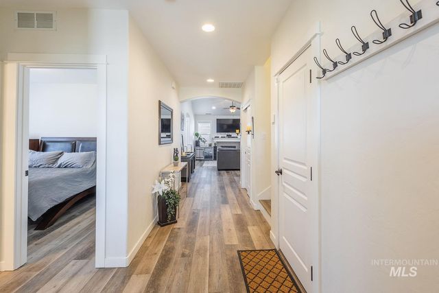 1332 W Raelin Dr, Nampa, ID 83686