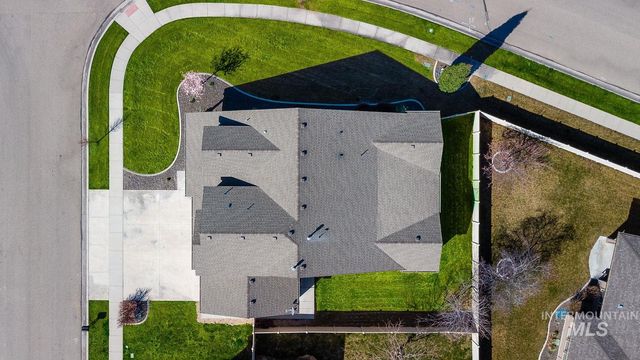 1332 W Raelin Dr, Nampa, ID 83686