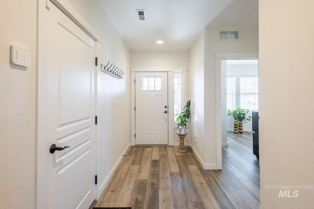 1332 W Raelin Dr, Nampa, ID 83686