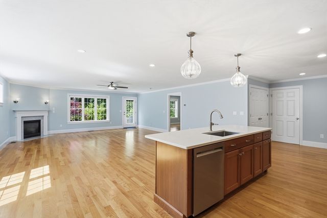 6 Bluebird Way 6, Littleton, MA 01460