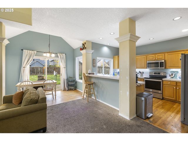 1536 Ne PARKSIDE Dr, Hillsboro, OR 97124