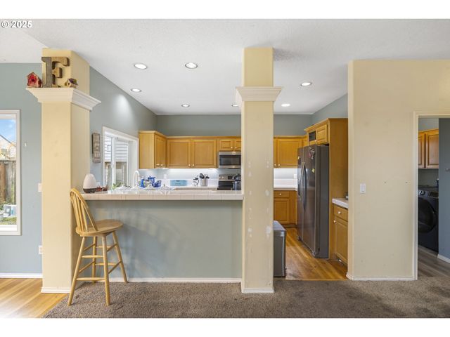 1536 Ne PARKSIDE Dr, Hillsboro, OR 97124