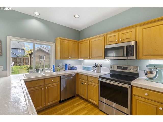 1536 Ne PARKSIDE Dr, Hillsboro, OR 97124