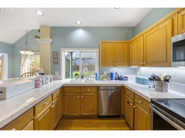 1536 Ne PARKSIDE Dr, Hillsboro, OR 97124