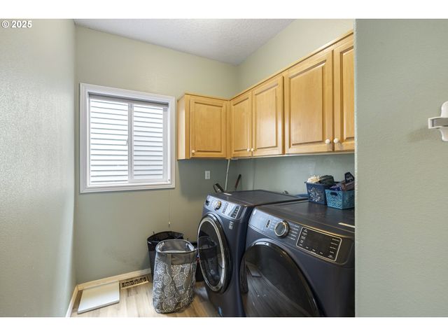 1536 Ne PARKSIDE Dr, Hillsboro, OR 97124