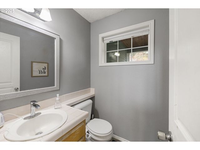 1536 Ne PARKSIDE Dr, Hillsboro, OR 97124