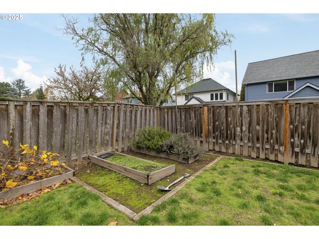 1536 Ne PARKSIDE Dr, Hillsboro, OR 97124