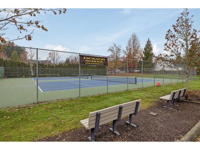 1536 Ne PARKSIDE Dr, Hillsboro, OR 97124