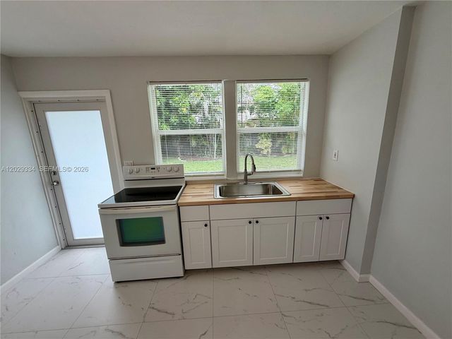 3021 NE 21st Ter 1, Fort Lauderdale, FL 33306