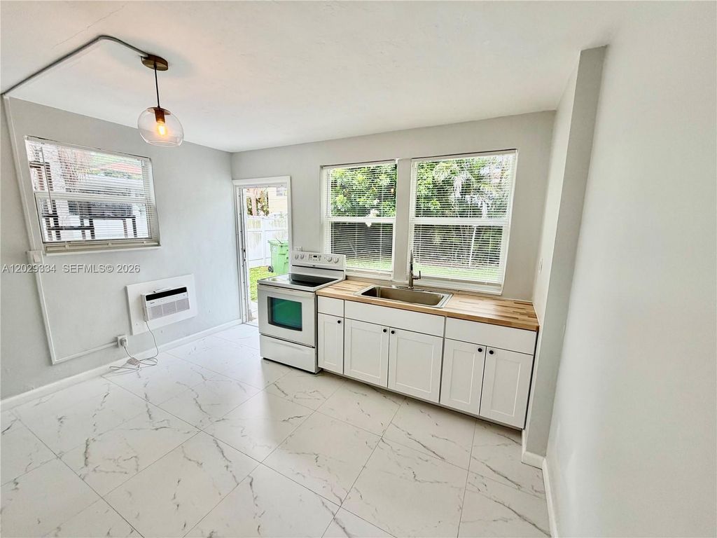 3021 NE 21st Ter 1, Fort Lauderdale, FL 33306