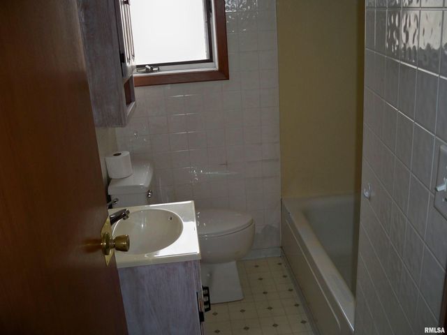 2700 S STATE Street, Springfield, IL 62704