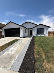 2559 E Avenue J2, Lancaster, CA 93535