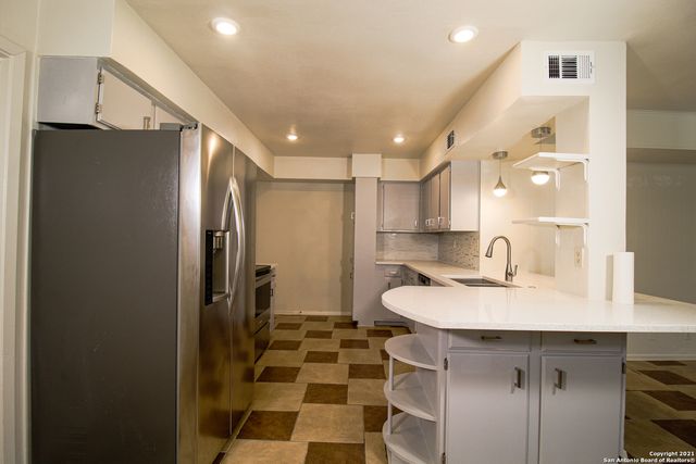 332 E Terra Alta Dr, San Antonio, TX 78209