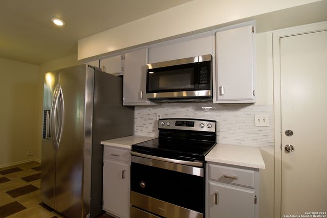 332 E Terra Alta Dr, San Antonio, TX 78209