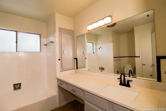 332 E Terra Alta Dr, San Antonio, TX 78209