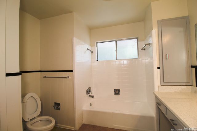 332 E Terra Alta Dr, San Antonio, TX 78209