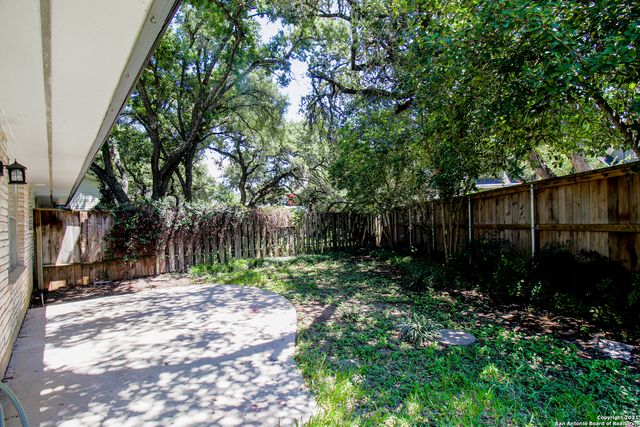 332 E Terra Alta Dr, San Antonio, TX 78209