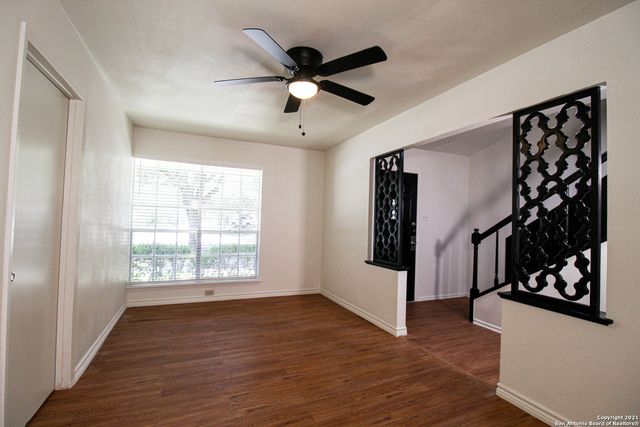 332 E Terra Alta Dr, San Antonio, TX 78209
