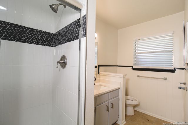 332 E Terra Alta Dr, San Antonio, TX 78209
