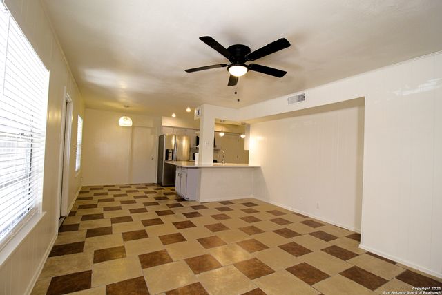 332 E Terra Alta Dr, San Antonio, TX 78209