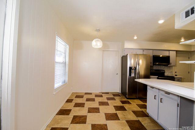 332 E Terra Alta Dr, San Antonio, TX 78209